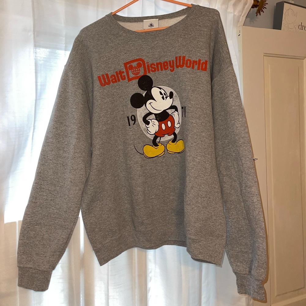 NWOT Walt Disney World sweatshirt